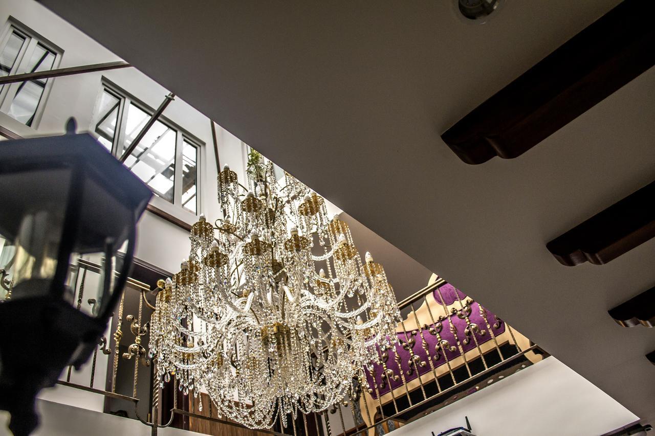 Von Astorian Hotel 5*